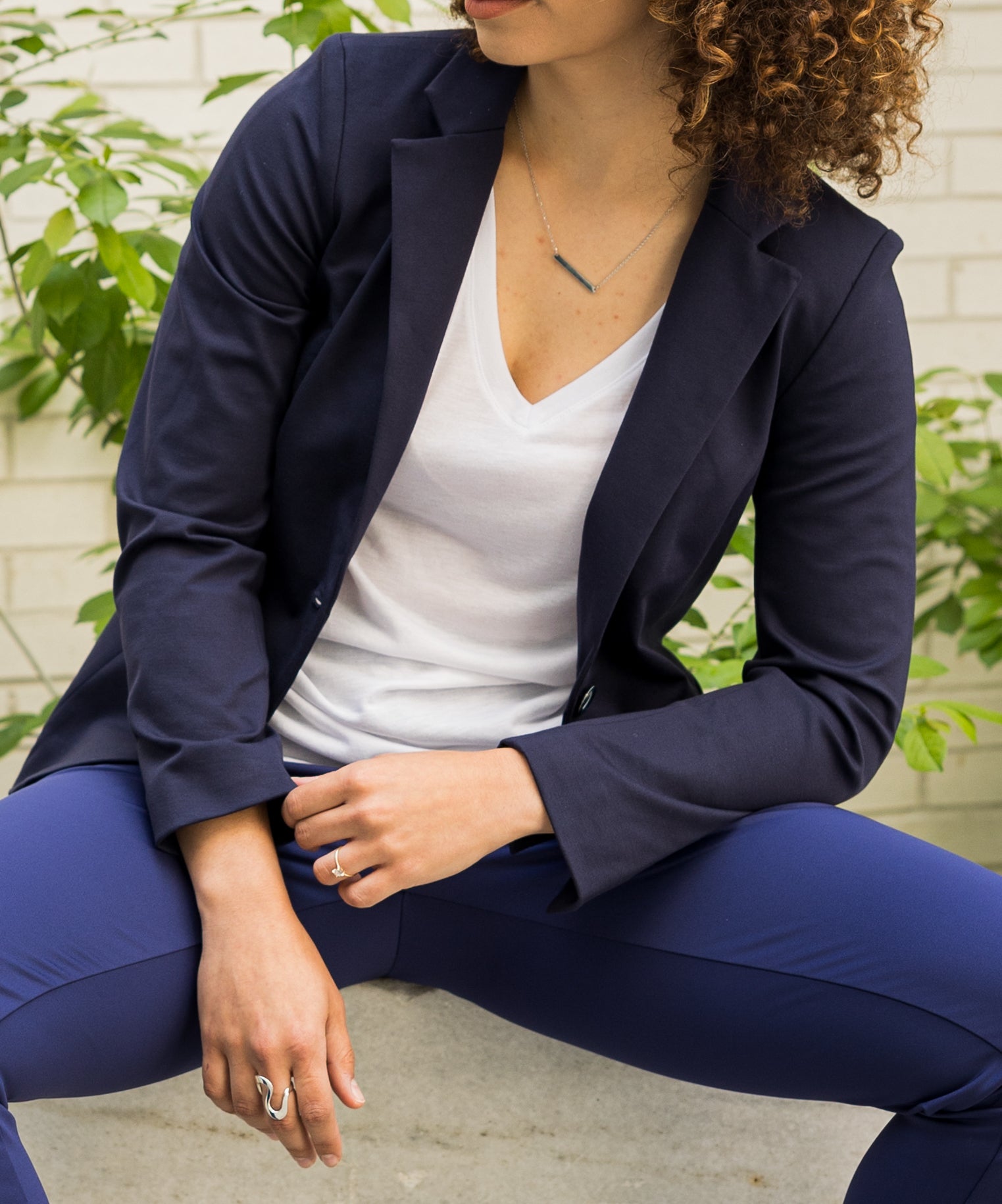 The Destiny Blazer offers a polished look with practical features for professional outfits, crafted from performance fabric that combines stretch and durability. With unique cuff slits to switch sleeve lengths and three discreet pockets, this blazer is ideal for business casual clothes for women