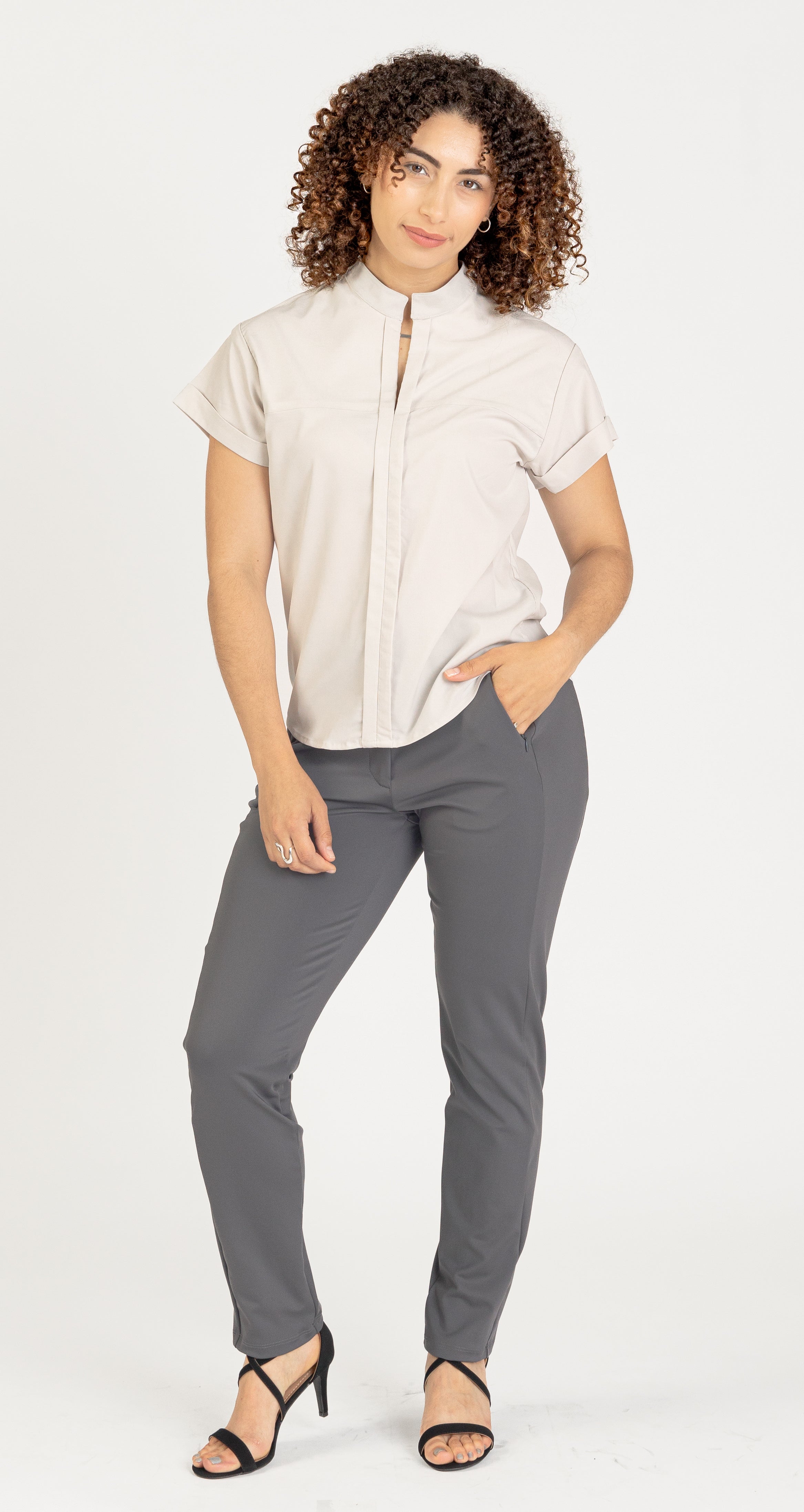 With its lightweight poplin fabric and flattering loose fit, the Virgo V-Neck Top is a must-have for women’s corporate wear. The tailored v-neck and curved hem offer a refined look, perfect for business casual occasions and work-from-home comfort.